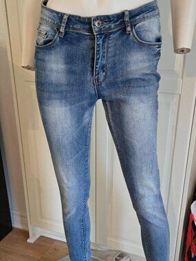 Be-you-ti-ful jeans, size 28